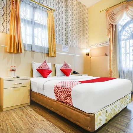 Oyo 1140 Hotel Tresya Tanjung Balai Tanjungbalai Exteriör bild