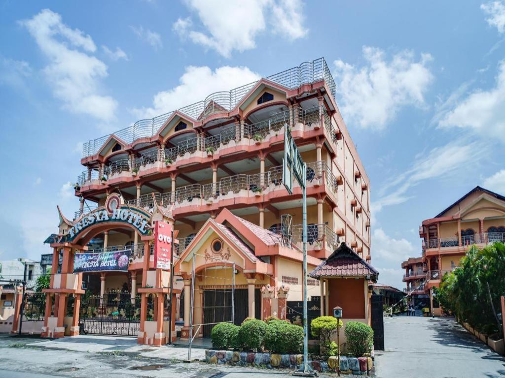 Oyo 1140 Hotel Tresya Tanjung Balai Tanjungbalai Exteriör bild