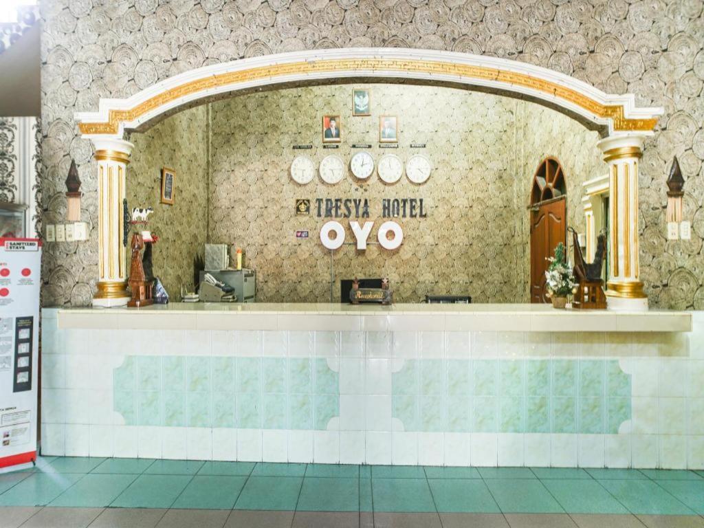 Oyo 1140 Hotel Tresya Tanjung Balai Tanjungbalai Exteriör bild