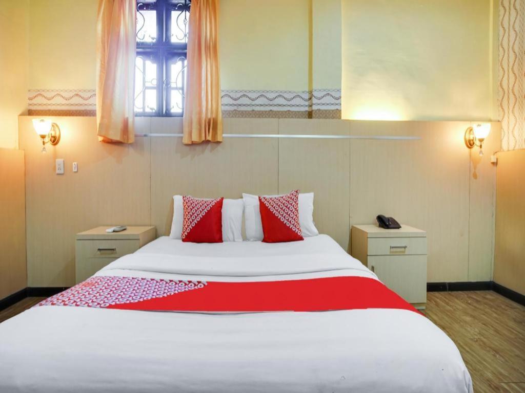 Oyo 1140 Hotel Tresya Tanjung Balai Tanjungbalai Exteriör bild